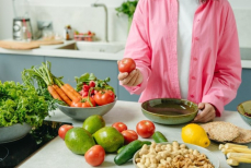 Диетолог назвала полезные продукты при болях в суставах