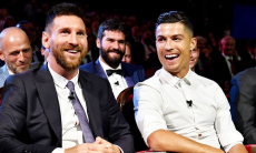 В «Барселоне» выбрали между Роналду, Месси и Роналдиньо