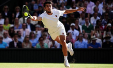 Разгромом завершился матч Алькараса за полуфинал Уимблдона-2025