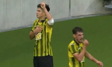 Дастан Сатпаев забил дебютный гол в Лиге Чемпионов. Видео