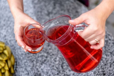 Кому нельзя пить компот даже в сильную жару, а кому — рекомендовано