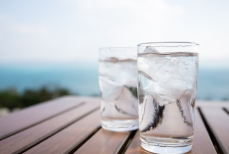 Названо точное количество воды, которое нужно ежедневно выпивать летом