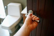 Названо максимальное допустимое время сдерживания позывов в туалет