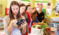 Почему левая очередь в магазине идёт быстрее 