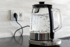 Вот почему воду нельзя кипятить дважды — причина веская