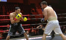 Неожиданным исходом закончился дебютный бой Дулата Бекбауова в профи