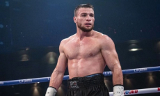 Отказавшегося от флага России призера Олимпиады неожиданно лишили победы в США. Видео