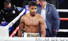 Скандальный разгром зафиксирован в бою Шакура Стивенсона. Видео