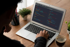 Названы болезни костей и мышц, которые провоцирует работа за компьютером