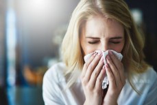 Лор рассказал, какой цвет слизи из носа нельзя игнорировать