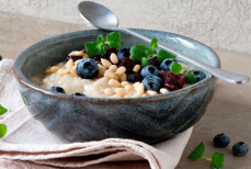 Врач предупредила, кому вредно есть кашу на завтрак