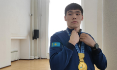 «Нас выгоняют». Чемпиону мира по боксу из Казахстана не дают тренироваться в родном городе