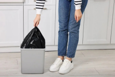 Как избавиться от запаха в мусорном ведре