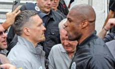 Дюбуа совершил неожиданный поступок, когда стоял лицом к лицу с Усиком. Видео