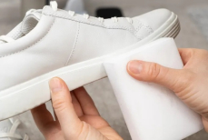 Как отмыть белую подошву летней обуви