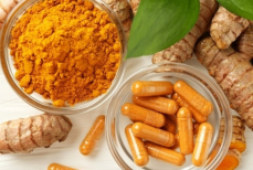 Из-за куркумы женщина едва не лишилась печени — в чем проблема