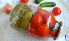 Секрет бабушкиных огурцов стал вирусным в Казахстане