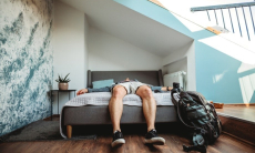 Почему вас клонит в сон днем и не спится ночью после перелета