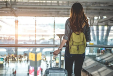 Названа самая грязная вещь, с которой контактируют все туристы — кишит грибками и бактериями