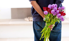 Музыкант из Казахстана раскрыл, какие цветы не понравятся женщинам