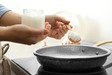 Врач объяснила, влияет ли пальмовое масло на уровень холестерина