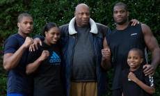 Семья Дюбуа сделала скандальное заявление перед супербоем с Усиком