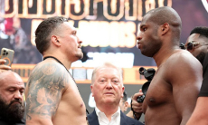 Усик и Дюбуа провели взвешивание и финальную дуэль взглядов. Видео