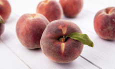 Кому нельзя есть персики — три категории людей, которым фрукт может навредить