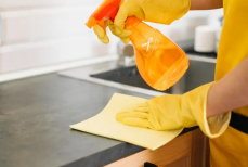 Названа худшая вещь, которую можно использовать для уборки кухни