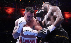 Разгромом закончился бой за титул WBC на вечере бокса Усик — Дюбуа