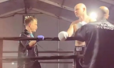 Иван Дычко и Данияр Елеусинов побили «мешков» в каком-то ангаре. Там не было даже ТВ-камеры, но их менеджер обещает бои в карде «Канело» — Кроуфорд