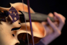 Алматинец мастерски исполнил камажай на скрипке. Видео