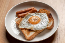 Сколько сосисок можно есть без вреда для здоровья — названо точное количество