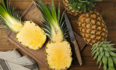 Как выбрать самый сладкий ананас по цвету, запаху и пальмочке