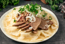 «У апашки вкуснее» — трогательное видео с девочкой покорило казахстанцев