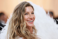 Сестра-близняшка и самые близкие. Как супермодель отпраздновала свой день рождения