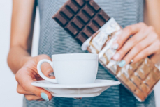 Можно ли похудеть на шоколаде и кофе. Эксперт рассказала про экстремальную диету