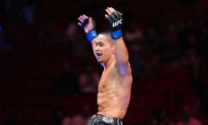 Асу Алмабаеву «отдали» досрочную победу в UFC