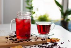 Диетологи сравнили, какой чай полезнее — горячий или холодный