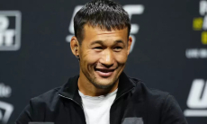 Шавкат Рахмонов получил необычный подарок от зарубежных фанатов. Видео