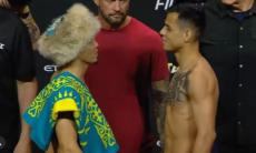 Асу Алмабаев прошел взвешивание и дуэль взглядов перед боем в UFC. Видео