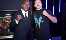 Назван победитель боя Александр Усик — Эвандер Холифилд