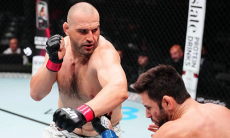 Зарубой тяжеловесов начался турнир UFC с участием Асу Алмабаева