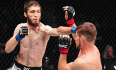 Нурмагомедов проиграл бой на турнире UFC с участием казахстанца