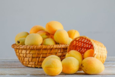 Абрикосы без отравления. Четыре признака, что перед вами безопасные плоды