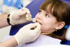 Как защитить детские зубы от кариеса