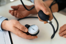 Пять привычек перед сном, которые помогут быстро снизить давление без таблеток