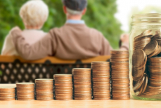 Пенсионерам в Казахстане начнут платить деньги за заботу о супруге