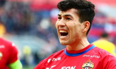 «Баха красавчик, настоящий конь». Болельщики ЦСКА высказались о трансфере Зайнутдинова в «Динамо»