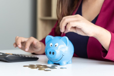 Почему с возрастом сложнее считать деньги — объяснение ученых